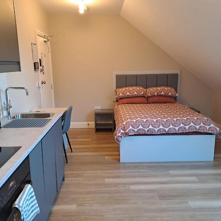 Sands House - Luxury Modern Studios With Secure Parking In Epsom, Surrey Exteriér fotografie